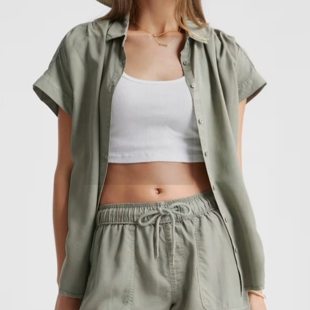 quince tencel button down camp shirt olive green size medium